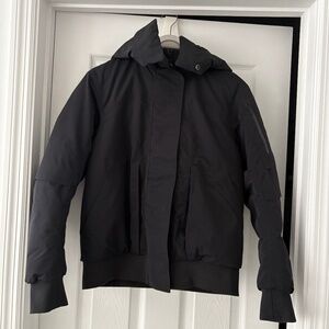 Lululemon Winter Warrior Bomber Black - size 6